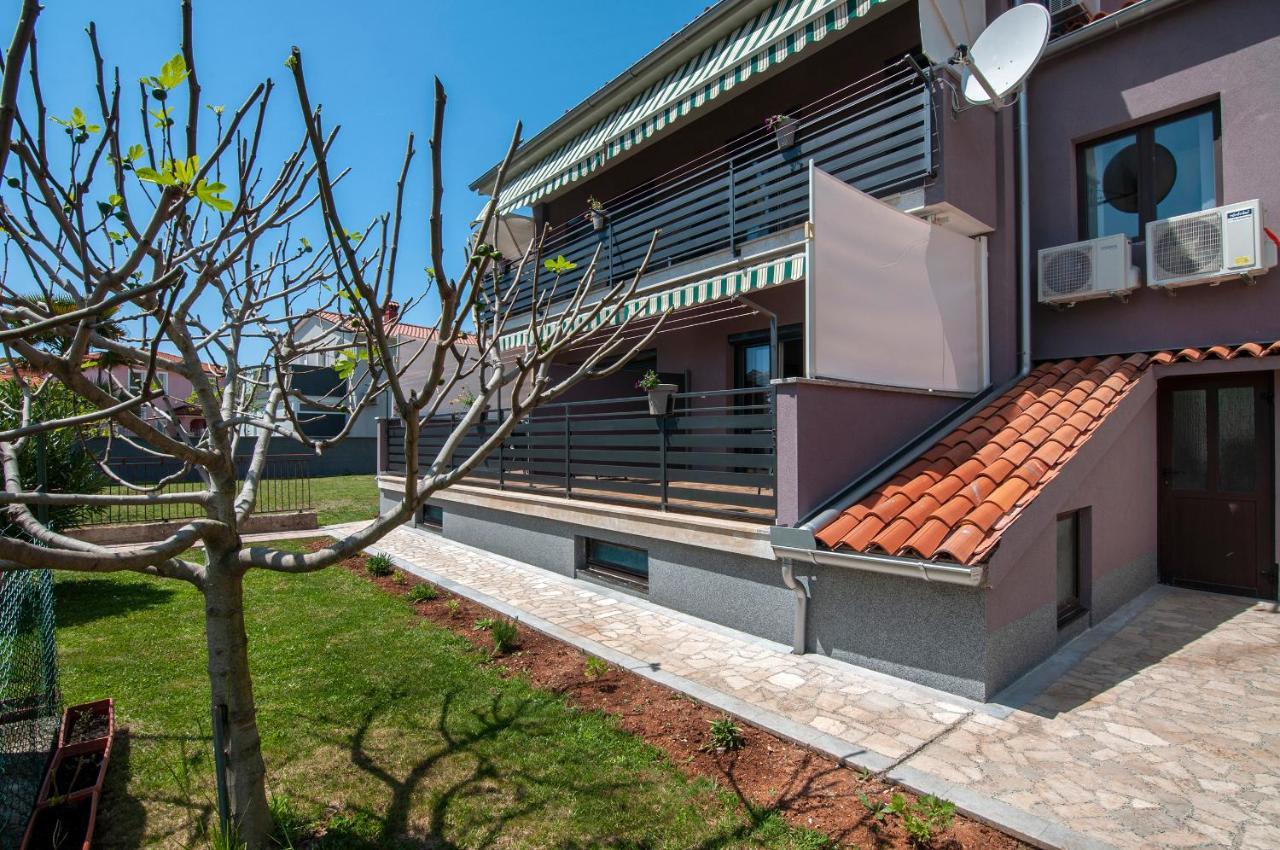 Apartments Kajfes Fažana Buitenkant foto